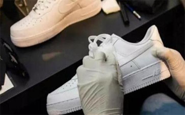 干洗一雙鞋子大概多少錢(qián)？